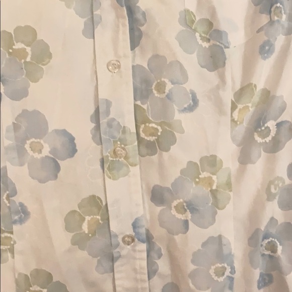 Spring vibe button down - Picture 3 of 3